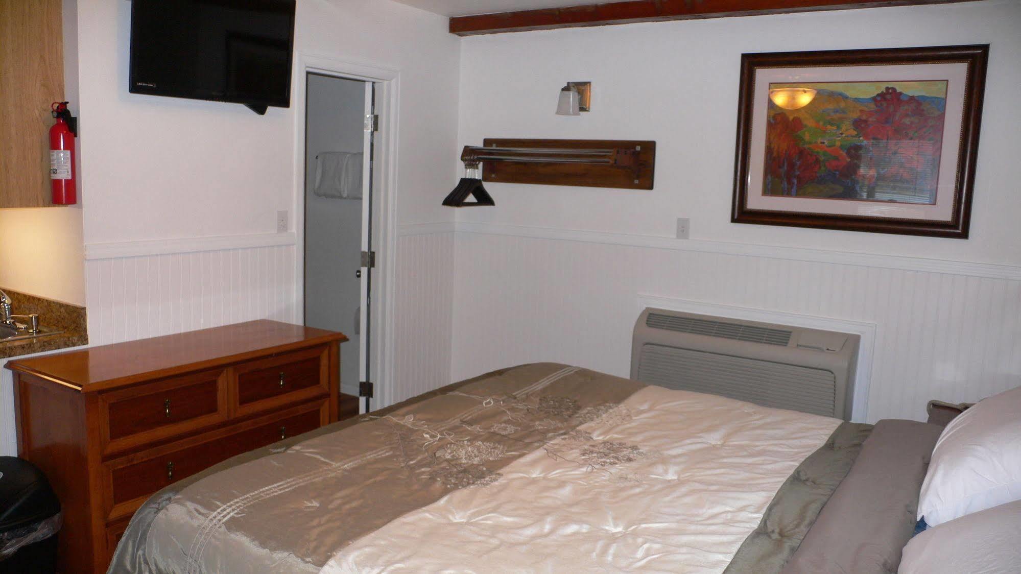 Western Star Inn Райфъл Екстериор снимка