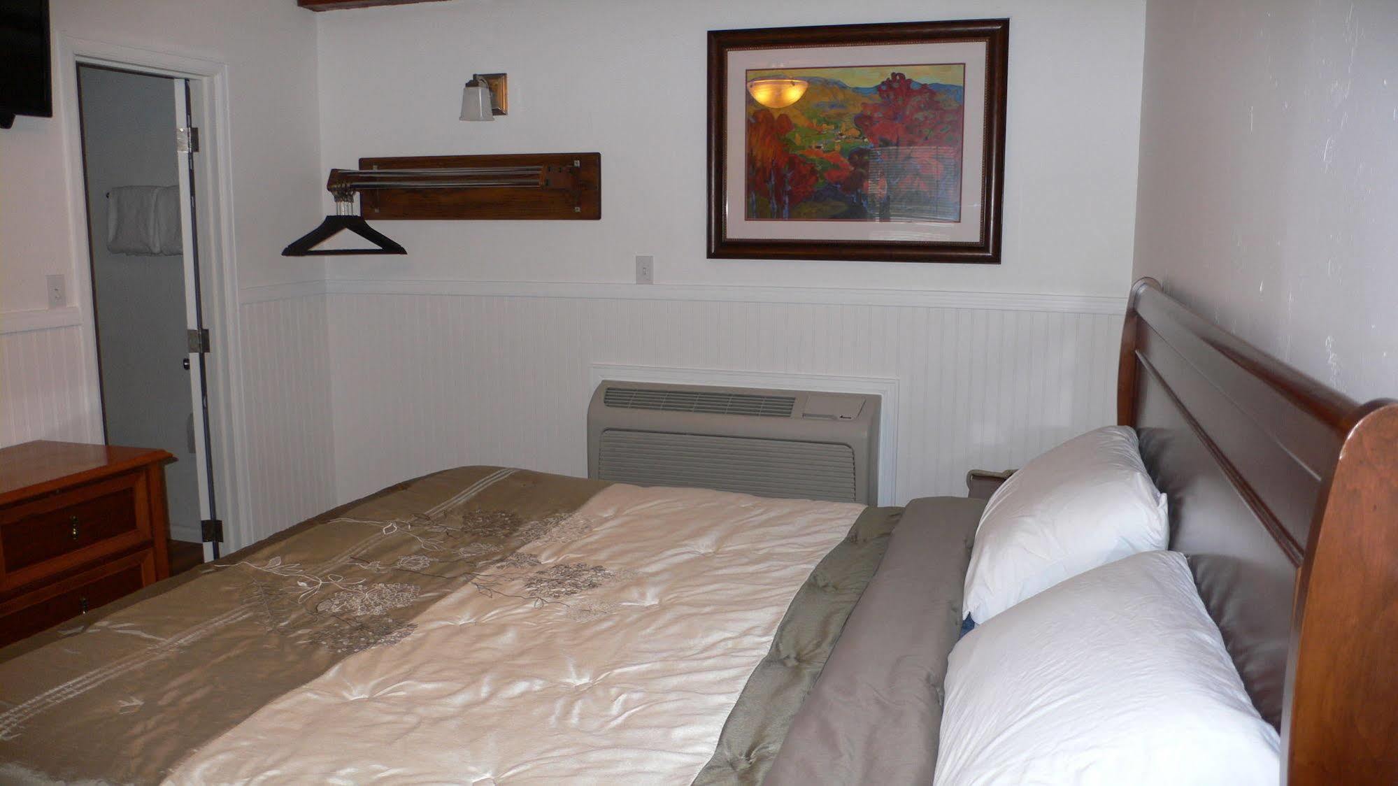 Western Star Inn Райфъл Екстериор снимка