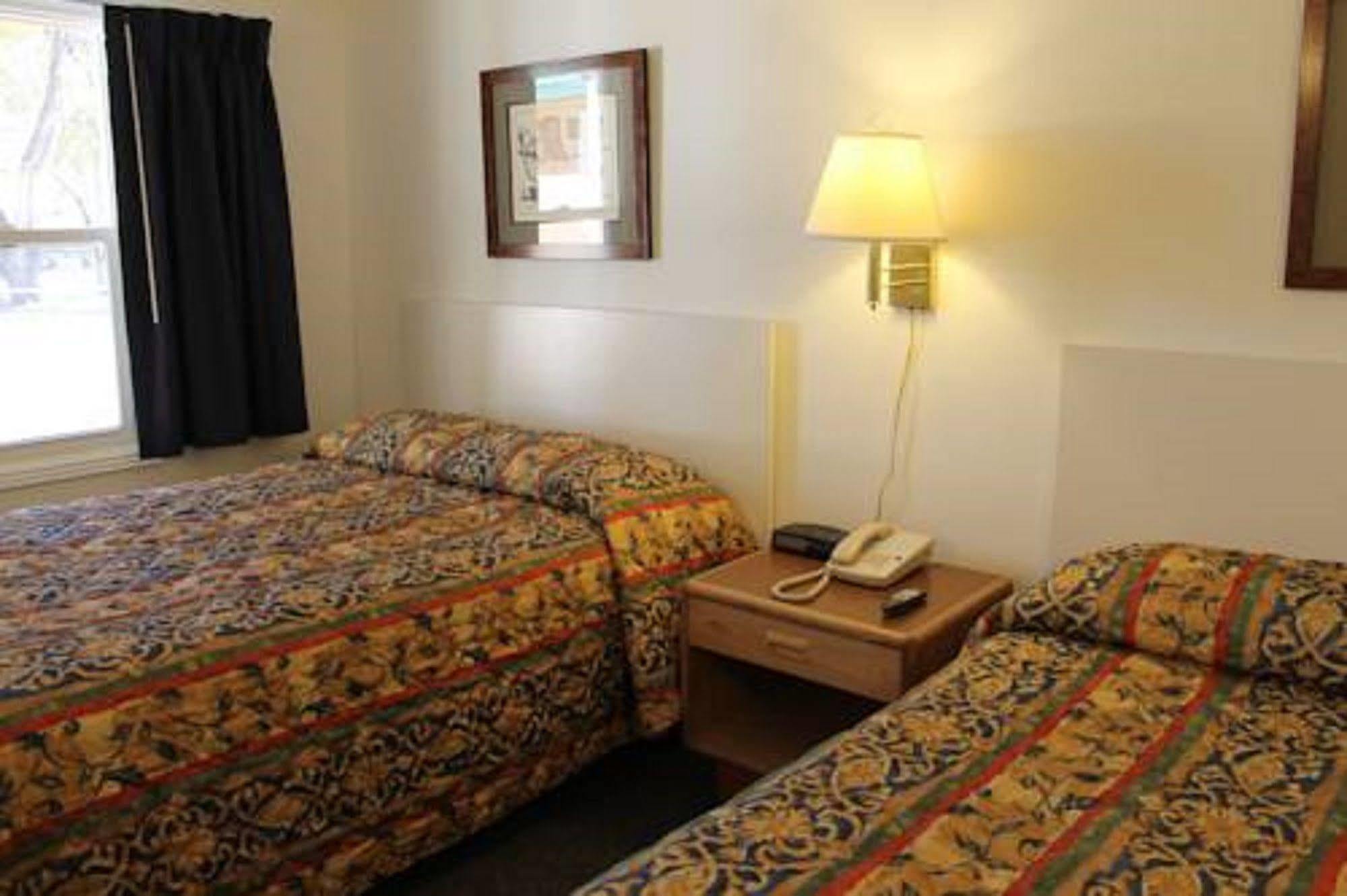 Western Star Inn Райфъл Екстериор снимка