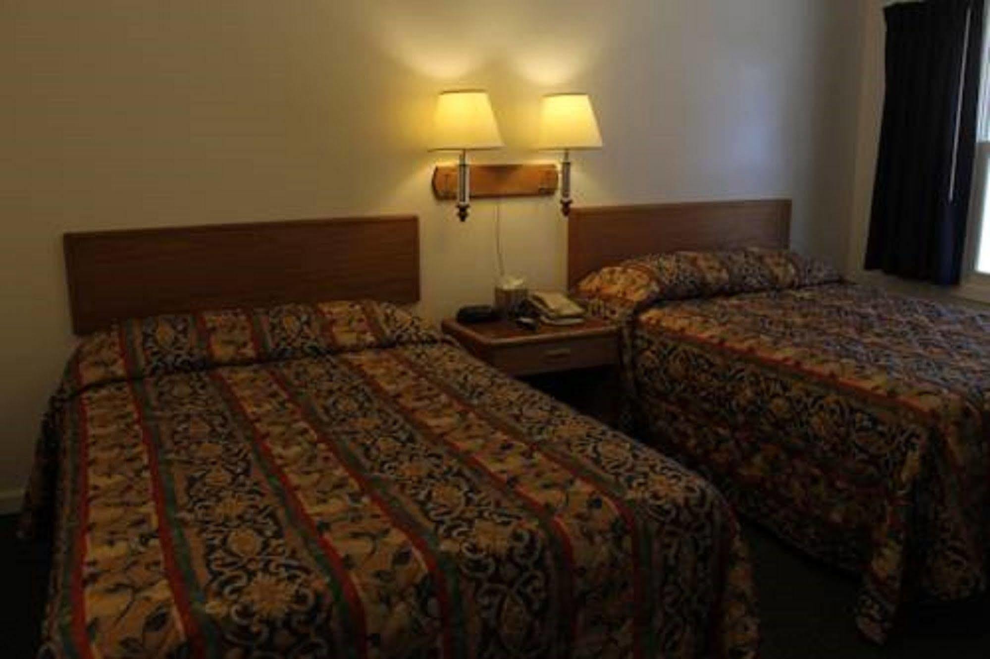 Western Star Inn Райфъл Екстериор снимка