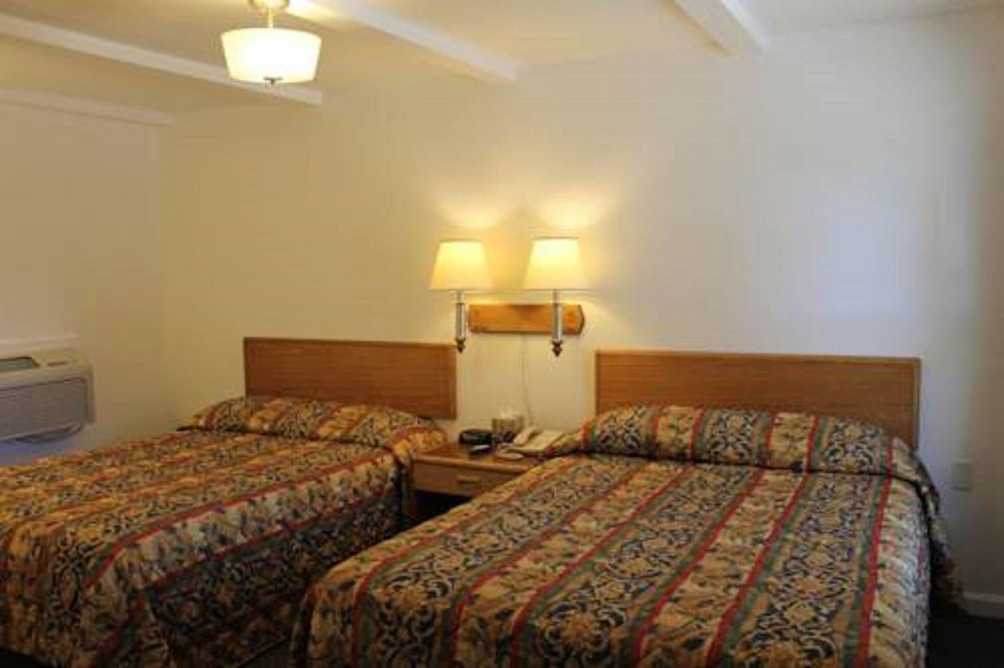 Western Star Inn Райфъл Екстериор снимка