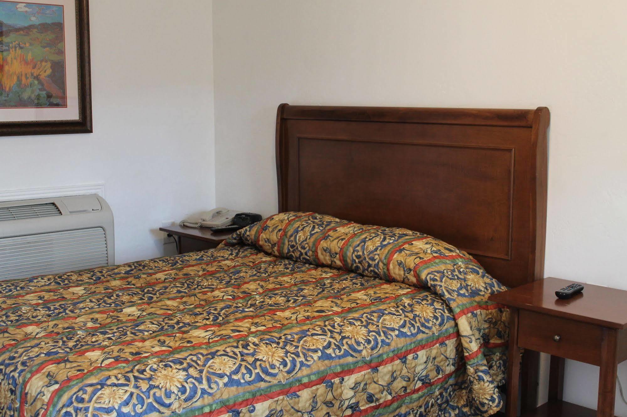 Western Star Inn Райфъл Екстериор снимка