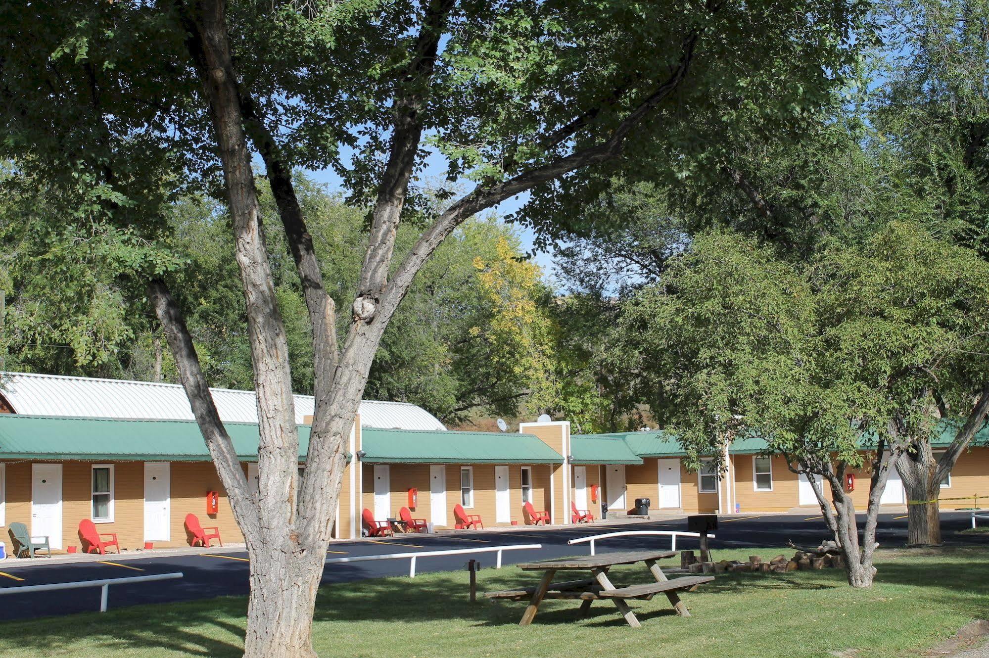 Western Star Inn Райфъл Екстериор снимка